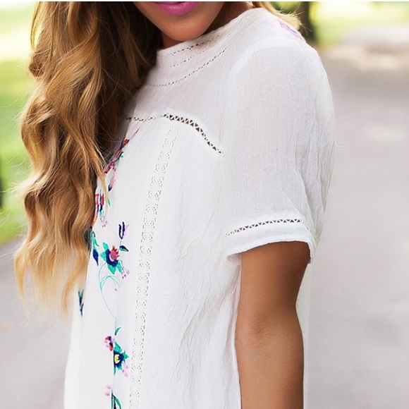 NWT Floral Embroidered Dress - Picture 3 of 4