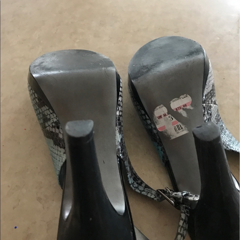 Shoes - Picture 4 of 4