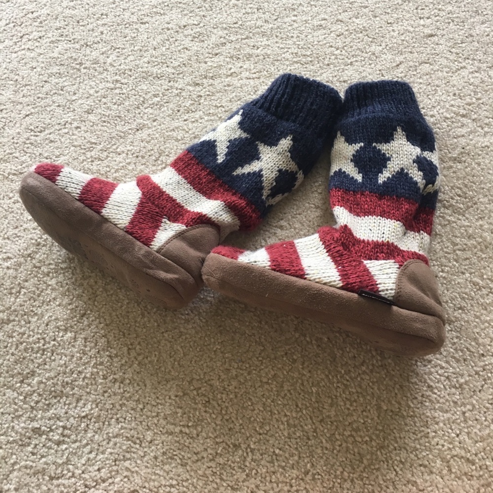 Muk Luks stars & stripes slipper socks, size 5-6