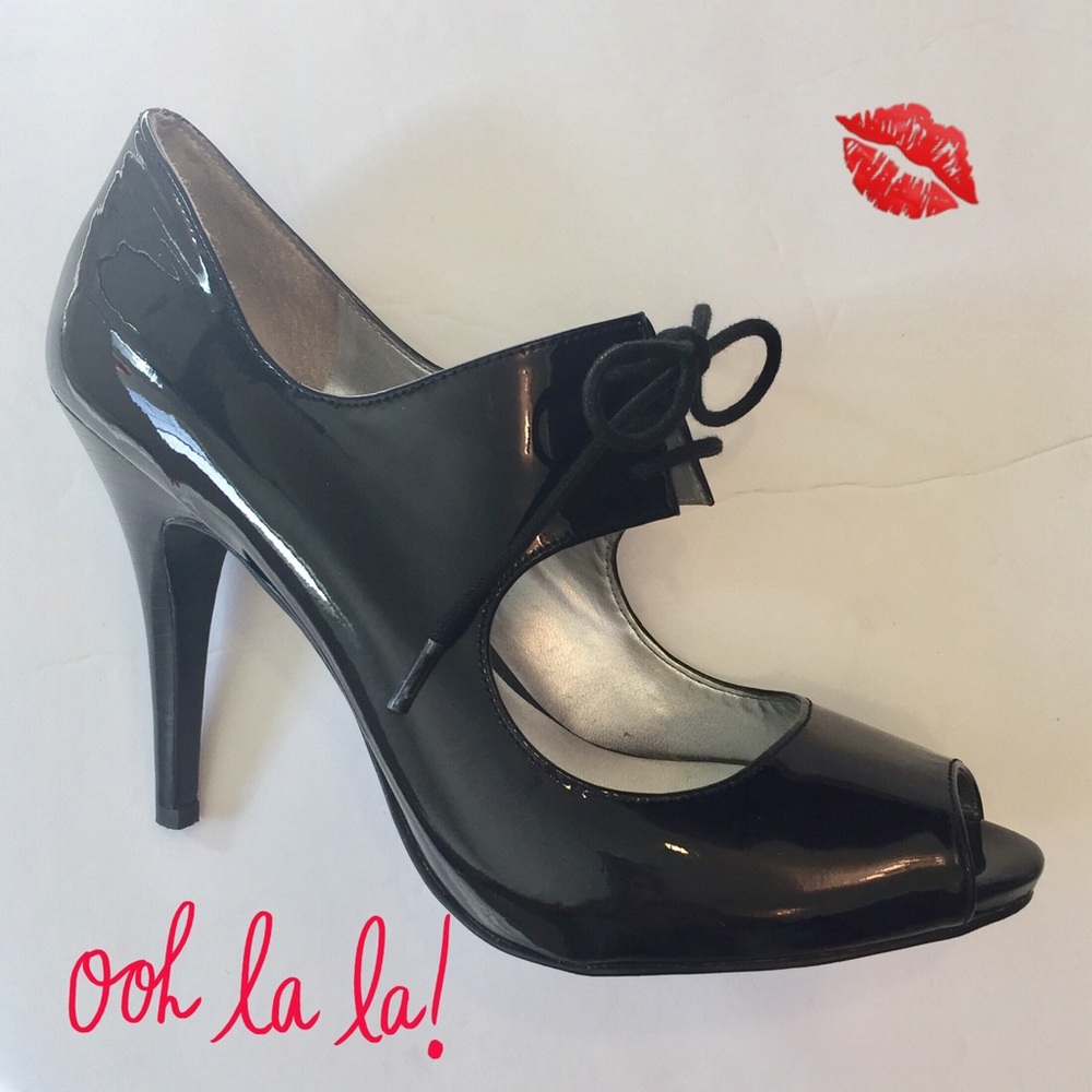Guess Black Patent Leather Peep Toe Sandal 💋