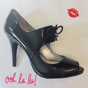 Guess Black Patent Leather Peep Toe Sandal 💋