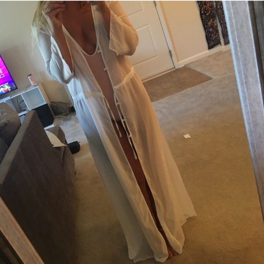 Beach cover up - Picture 3 of 3