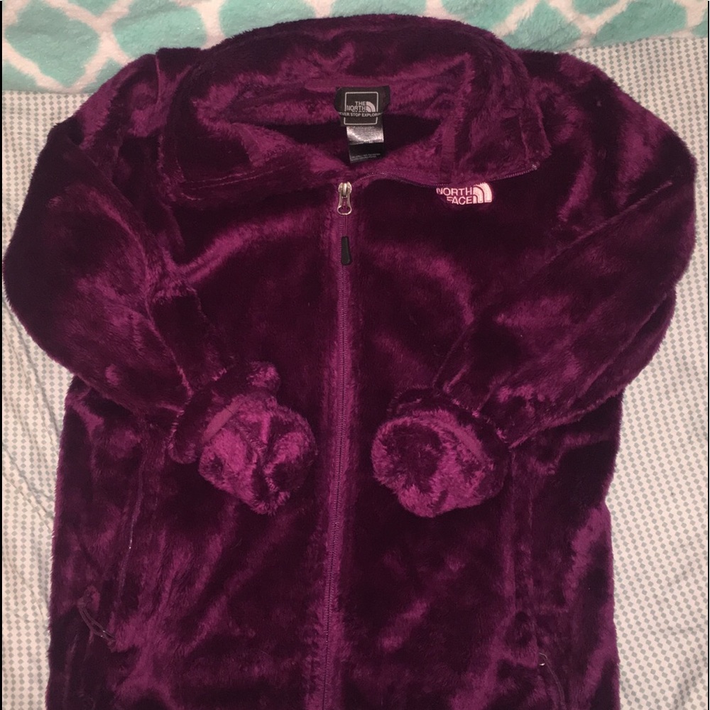 Pretty maroon north face😍