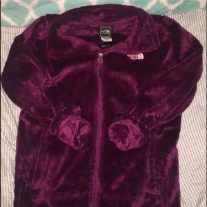 Pretty maroon north face😍