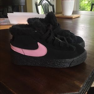 Toddler girls suede black Nike