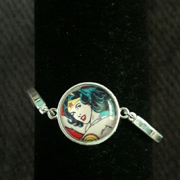 NEW WONDER WOMAN BRACELET - Picture 2 of 5