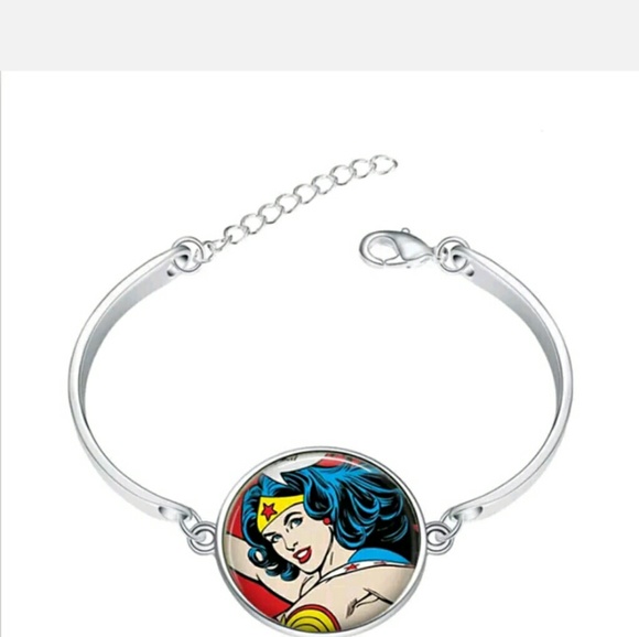 NEW WONDER WOMAN BRACELET - Picture 3 of 5