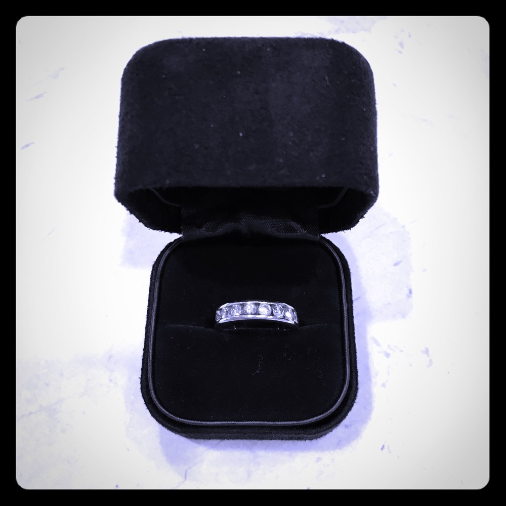 Gorgeous 1 Ct diamonds EternityBand 14k white gold
