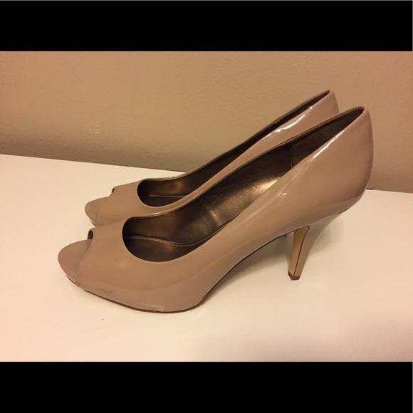 Fergalicious nude patent pumps - Picture 1 of 5