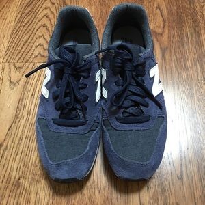 Navy blue New Balance Sneakers 696