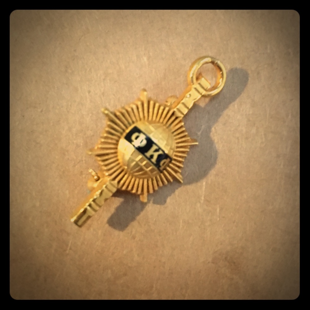 VINTAGE Gold Pin!!