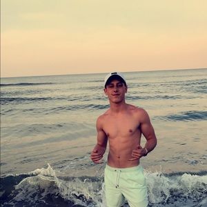 Meet your Posher, Lee