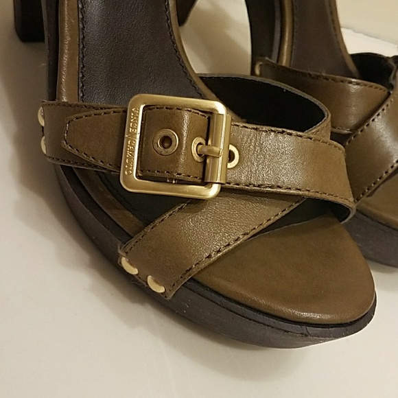 VINCE CAMUTO HEELS - Picture 3 of 7