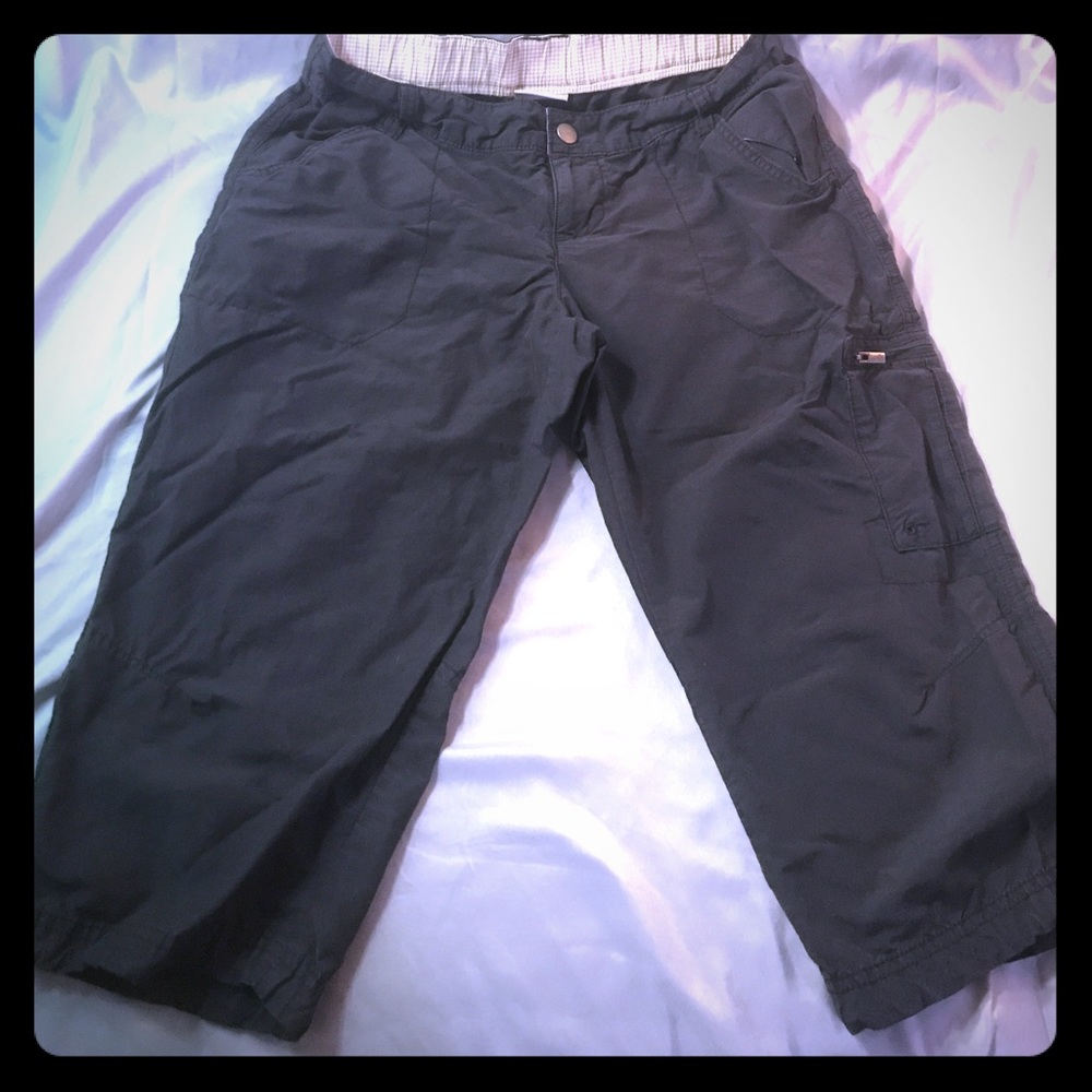 Columbia Capri Cargo Pants Black size 6
