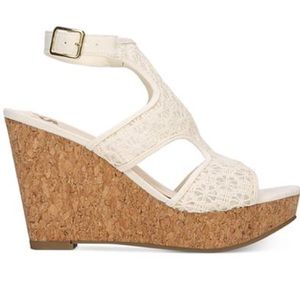 NIB Fergalicious Platform Wedge Sandals Cream 8.5