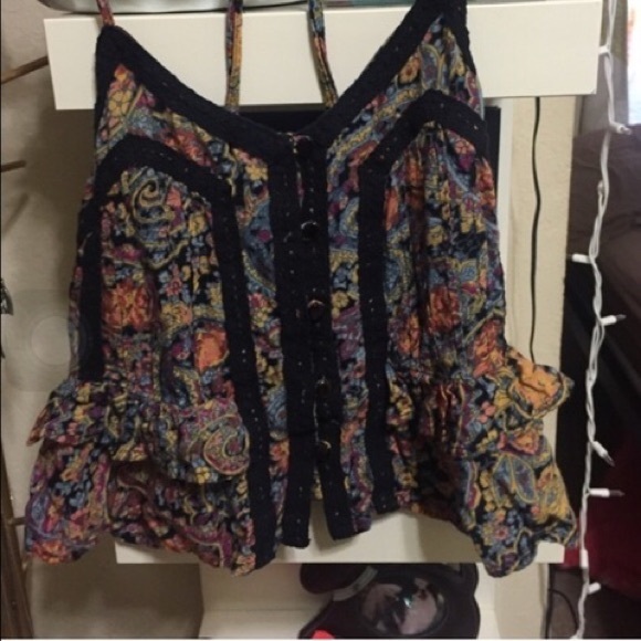 Billabong Tops - Cute crop top with floral pattern