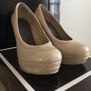 Nude closed-toed pumps