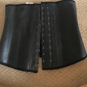Waist trainer spanx