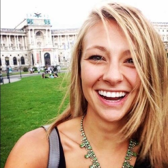 Meet your Posher, Alli - Picture 1 of 1