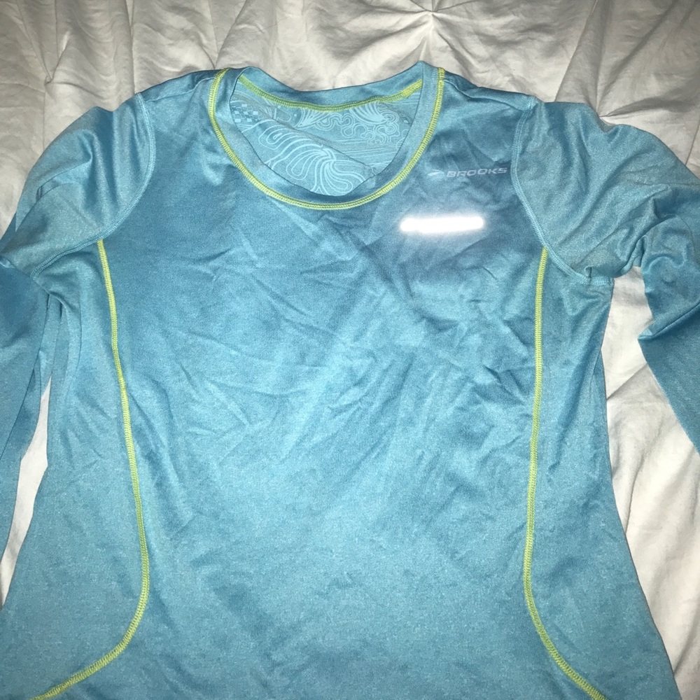 Brooks yoga shirt
