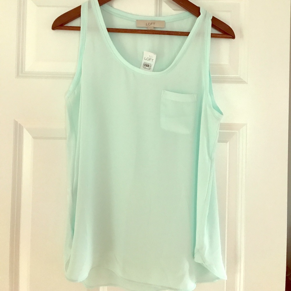 Sleeveless flown top