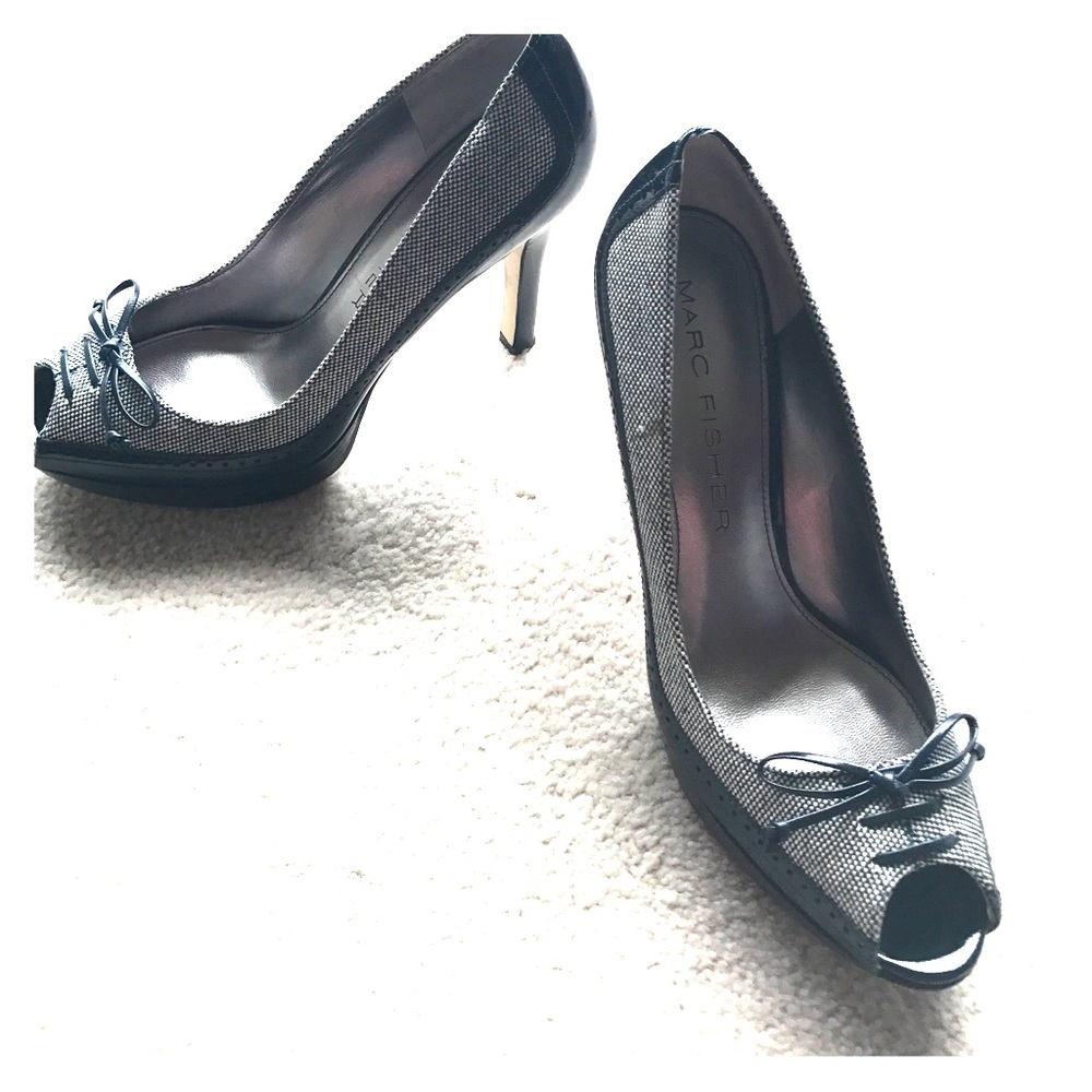 Peep toe 3.5 in Navy Blue sandals