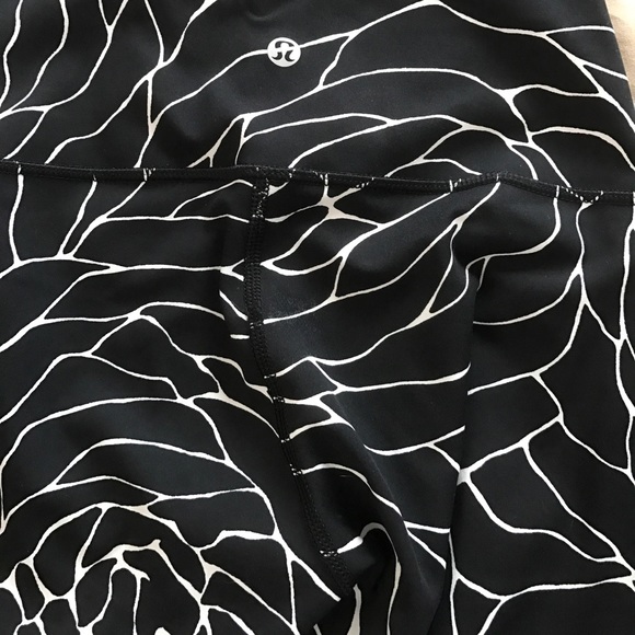 Size 4 Crops - Picture 2 of 5