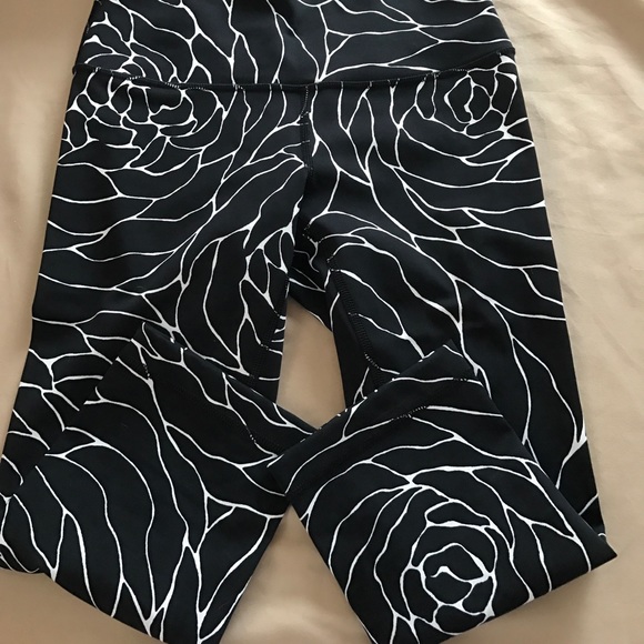 Size 4 Crops - Picture 5 of 5