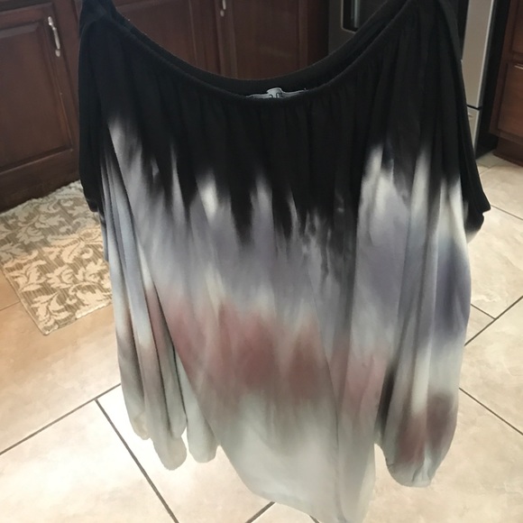 Off Shoulder Tie Dye black/blue/mauve Blouse - Picture 3 of 3