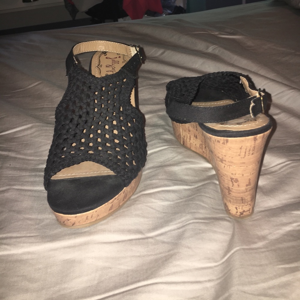 Black wedges