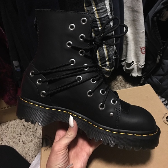 dr martens daria