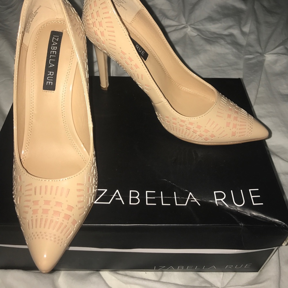 Izabella Rue sidara nude heels😍😍