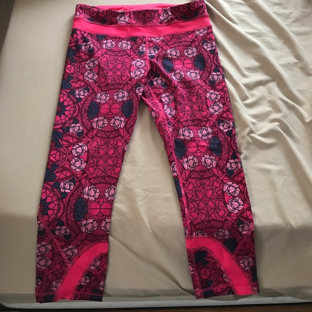 Size 6 Lulu crop