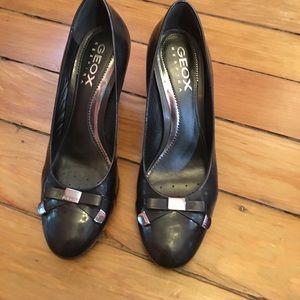 Geox gunmetal patent leather shoes