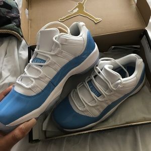 Jordan Retro 11s Low white/blue exclusives
