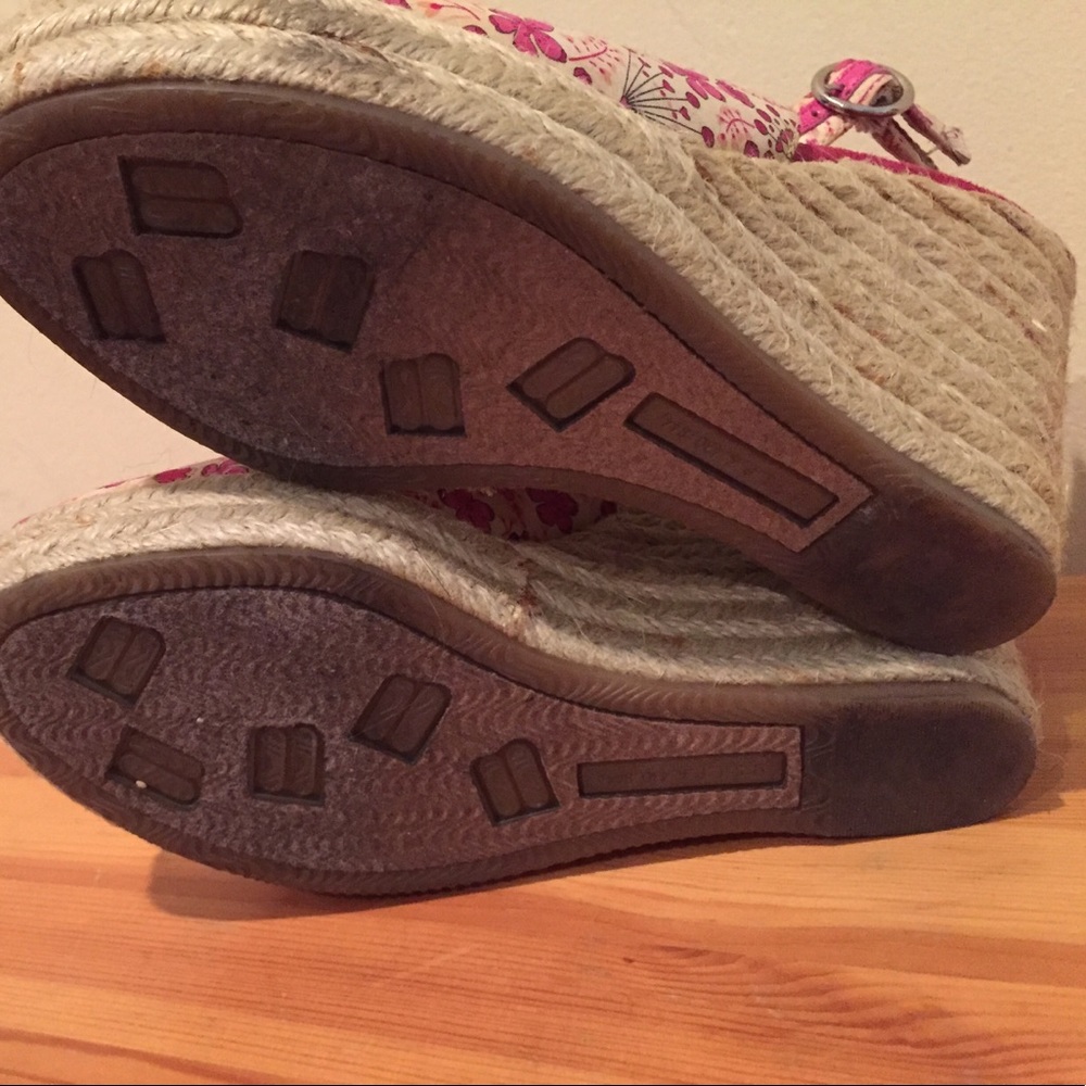 Sandals - Picture 2 of 3