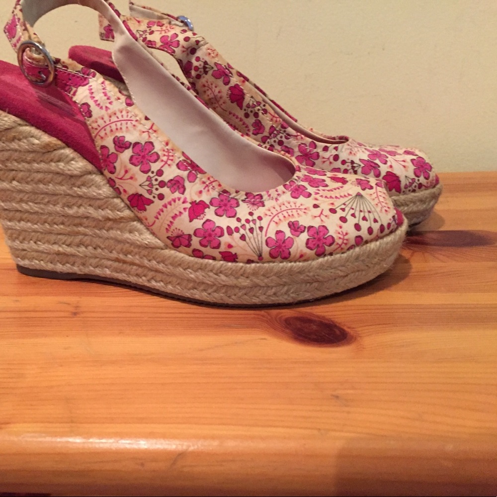 Sandals - Picture 3 of 3