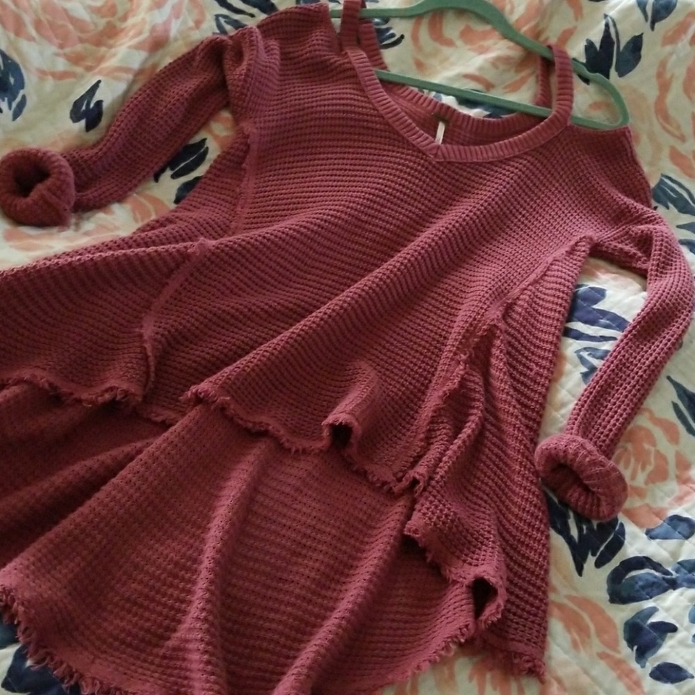 FREE PEOPLE COLD SHOULDER TOP