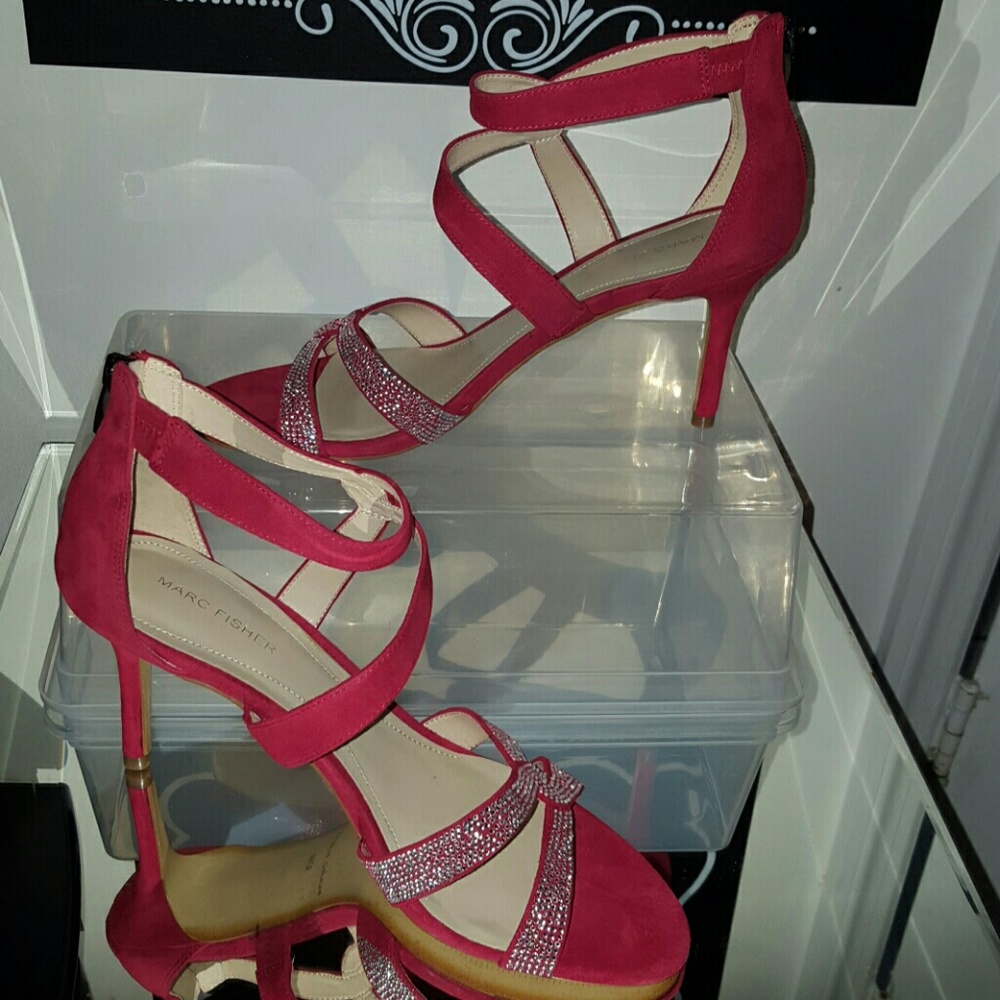 *ON SALE*NEW MARC FISHER LEXCIE 2 OPEN TOE CANVAS