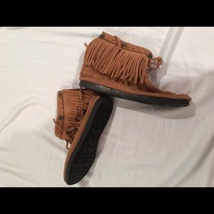 Minnetonka moccasins 6.5 high top back zip boot