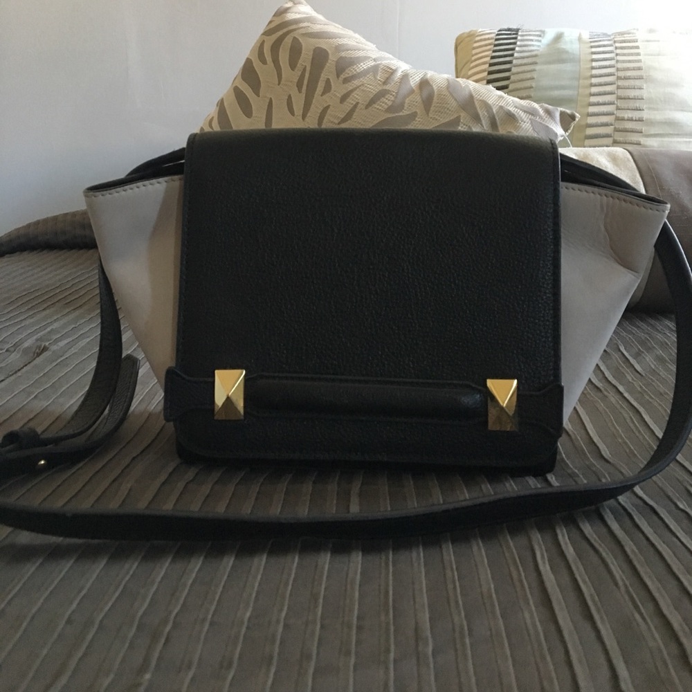 Beautiful BCBG shoulder bag❗️