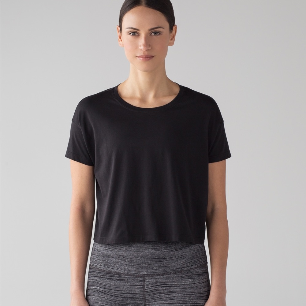 Lululemon cates cropped tee BLACK