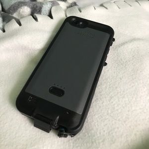 Black Fre lifeproof charging case
