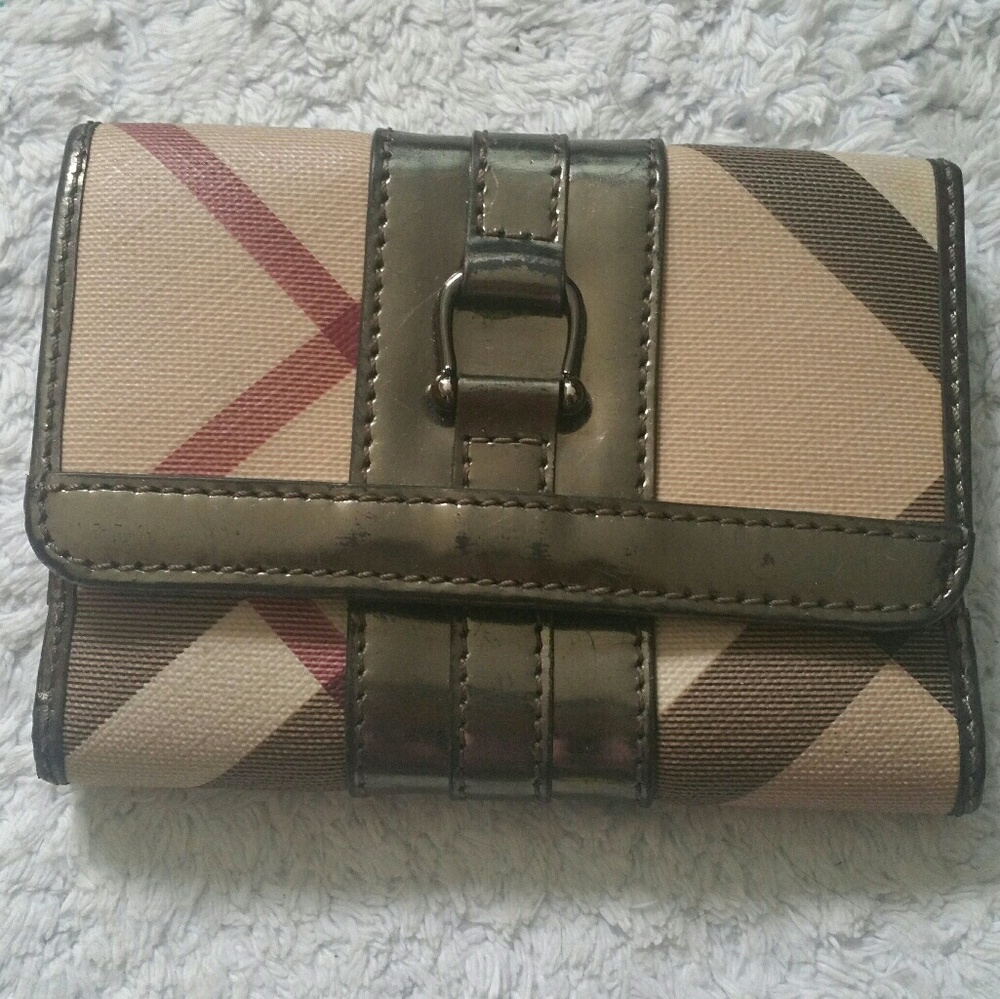 EUC Burberry novacheck wallet