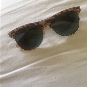Cheetah print sunglasses