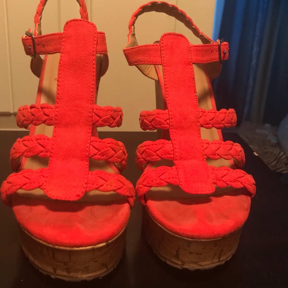 Coral red wedges