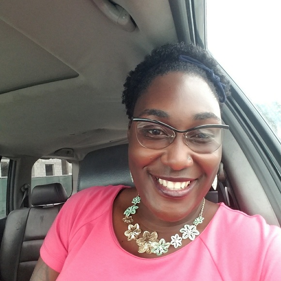 Meet your Posher, Christa - Picture 1 of 1