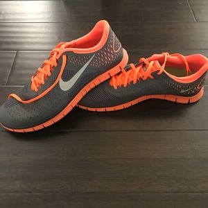 Nike free runs 4.0