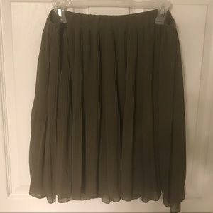 🌟FINAL PRICE🌟Olive green pleated skirt