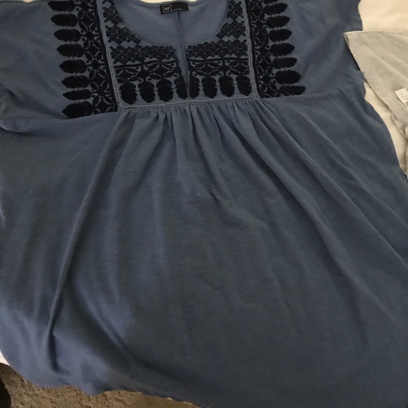 Two shirts one brand new with tag one was worn - Picture 1 of 2